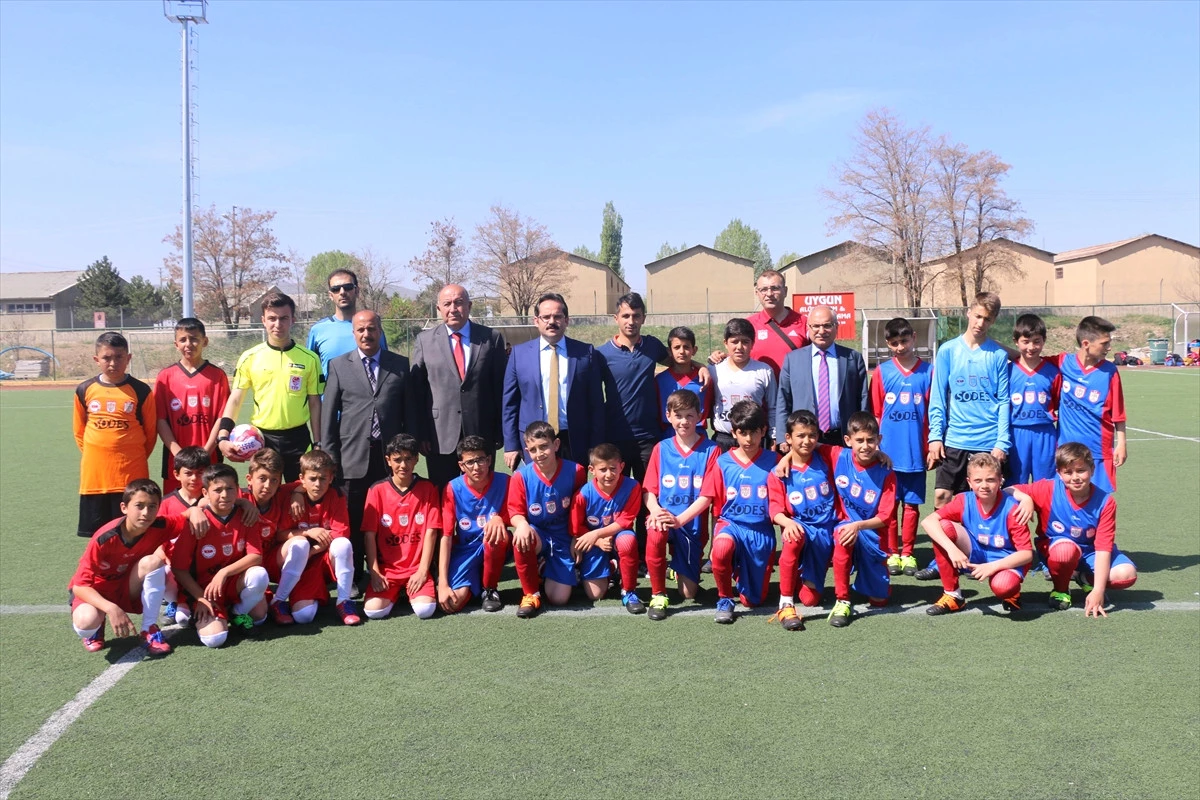 Sivas\'ta "Futbol Okulu Projesi Futbol Turnuvası" Başladı