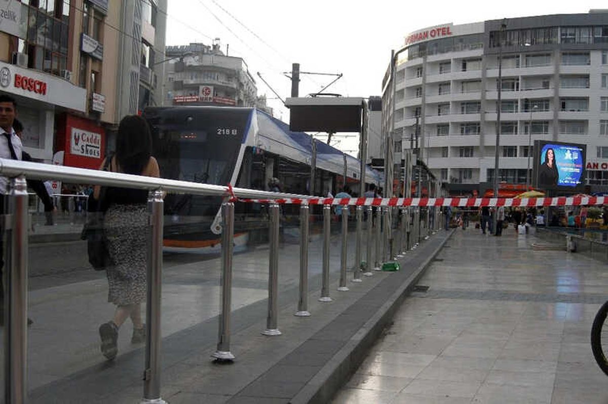 Şüpheli Paketten Yeni Ayakkabının Çöpleri Çıktı
