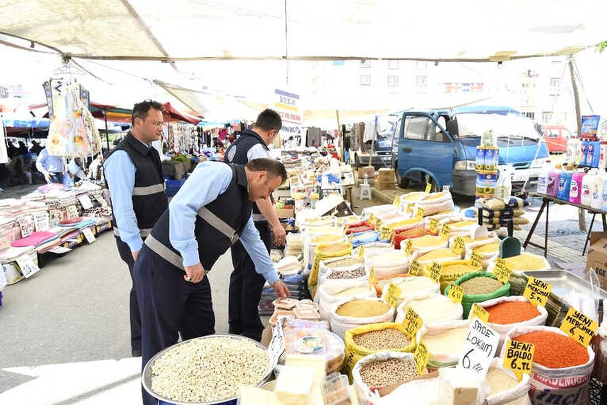 Tekkeköy\'de Zabıta Ekipleri Pazar Yerlerini Denetledi