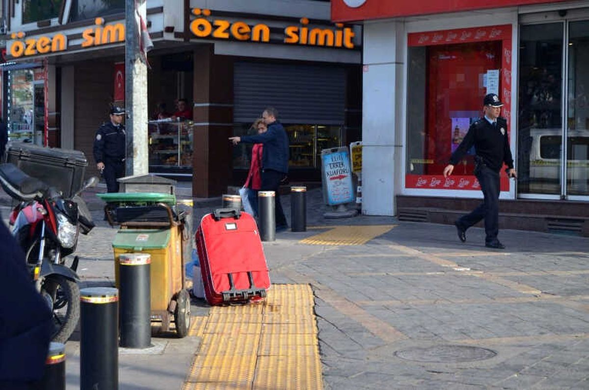 Trabzon\'da Çöpe Atılan Valiz Polisi Harekete Geçirdi