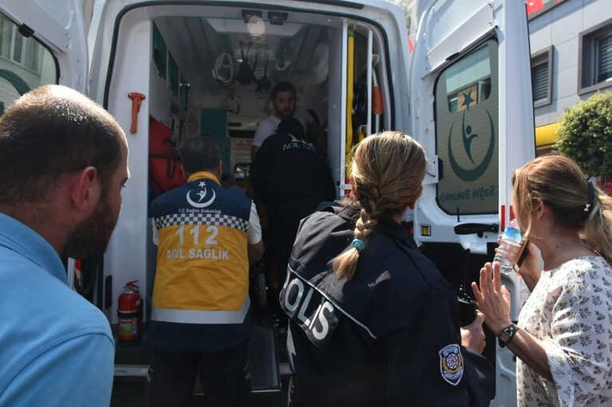 Valilik Önünde Alacak Verecek Kavgası: 1 Yaralı