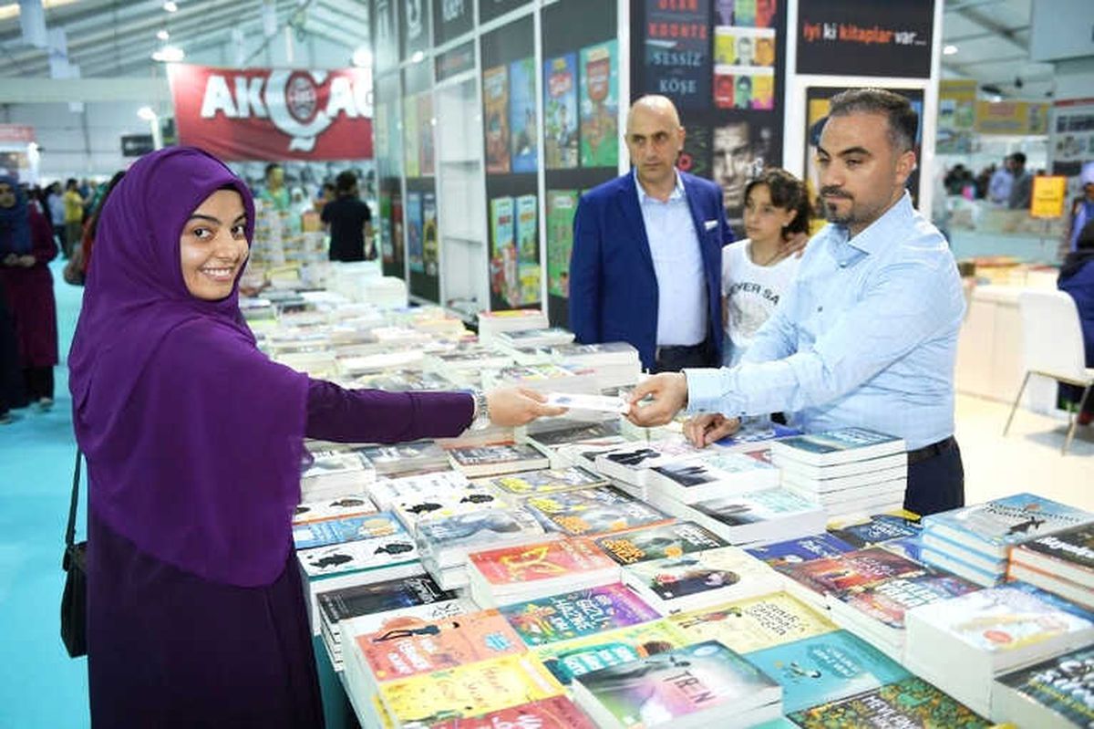 Yeşilyurt Belediyesi\'nden 7 Bin 500 Öğrenciye Kitap Fuarı Hediye Çeki
