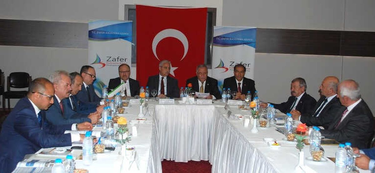 Zeka Manisa\'da Toplandı