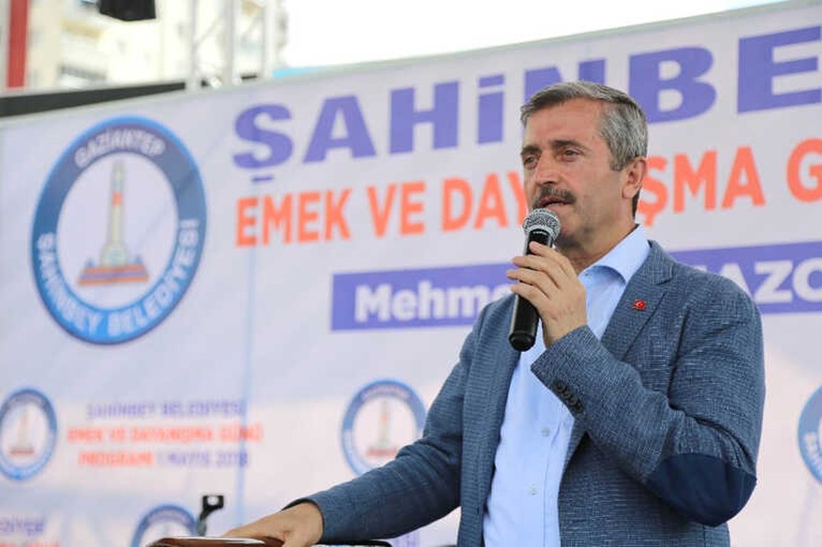1 Mayıs\'ı Çalışanları ile Mangal Yaparak Kutladı