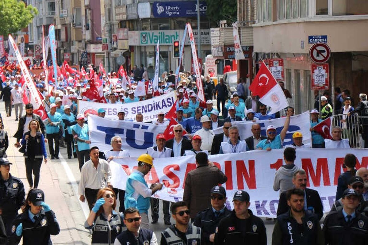 1 Mayıs Samsun\'da Halay ve Horon Eşliğinde Kutlandı