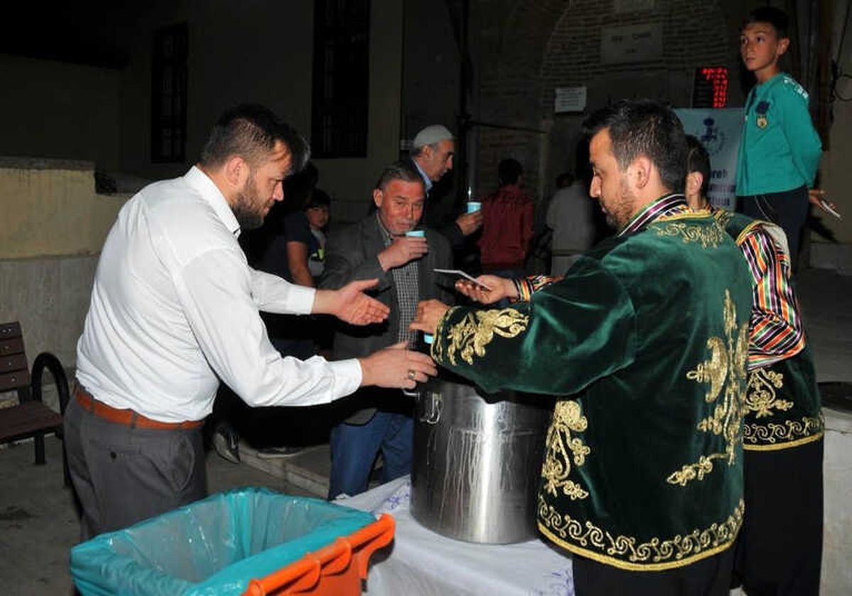 Akşehir Belediyesinden Kandil İkramı