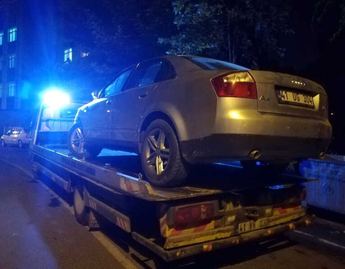Alkollü Sürücü Park Halindeki 4 Otomobile Çarptı: 1 Yaralı