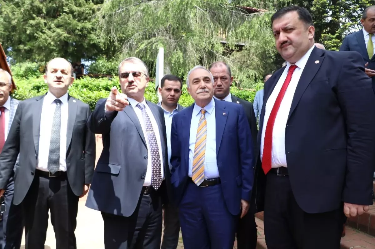 Bakan Fakıbaba Yaş Çay Taban Fiyatının Nasıl Belirlendiğini Anlattı