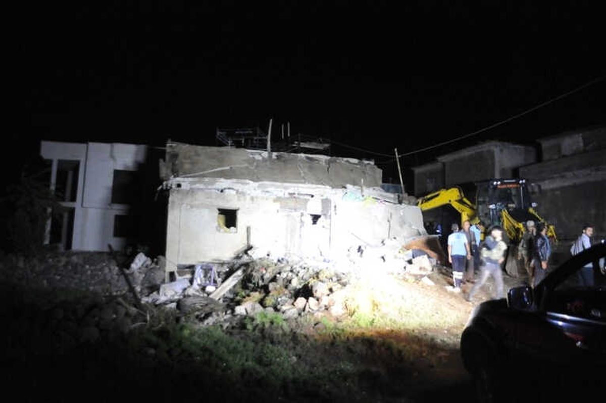 Cizre\'de Evde Tüp Patladı 1 Ölü 9 Yaralı
