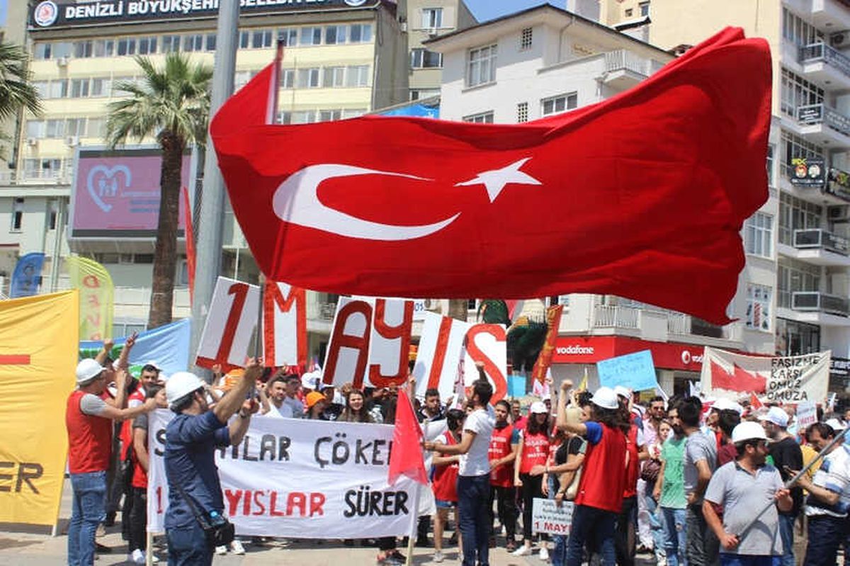 Denizli\'de 1 Mayıs Kutlamaları Yağmur Altında Son Buldu