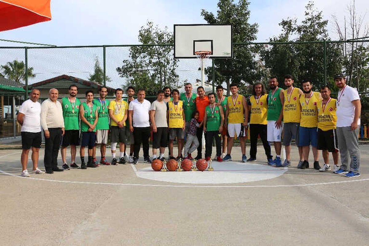 Erdemli\'de Sokak Basketbolu Turnuvası Düzenlendi