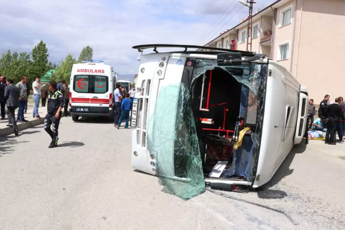 Erzincan\'da Trafik Kazası: 10 Yaralı