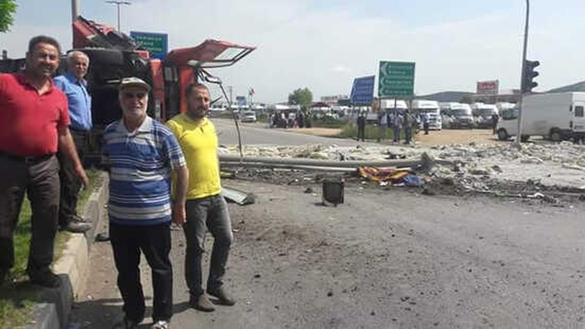 Gaziantep\'te Çimento Yüklü Kamyonun Freni Boşaldı: 1 Ölü