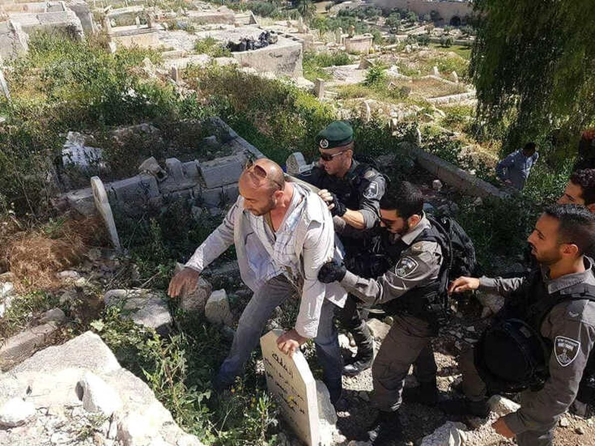 İsrail Polisi Tarihi Müslüman Mezarlığına Baskınlarını Sürdürüyor