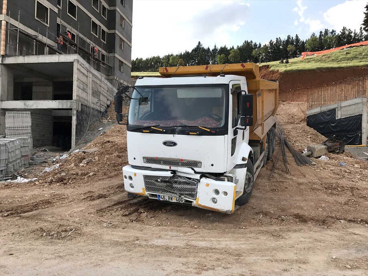 Kahramanmaraş\'ta Kamyon ile Minibüs Çarpıştı: 7 Yaralı