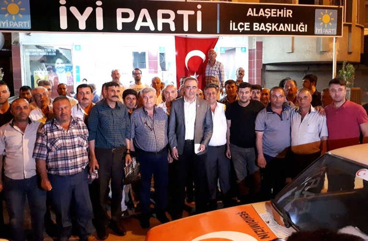 Milletvekili Aday Adayı Karaçoban İyi Parti\'ye Katıldı