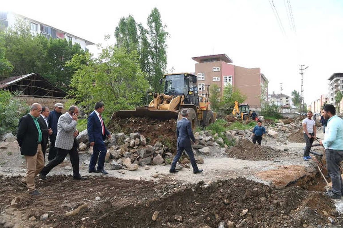 Muş Belediyesinden Yol Genişletme Çalışması