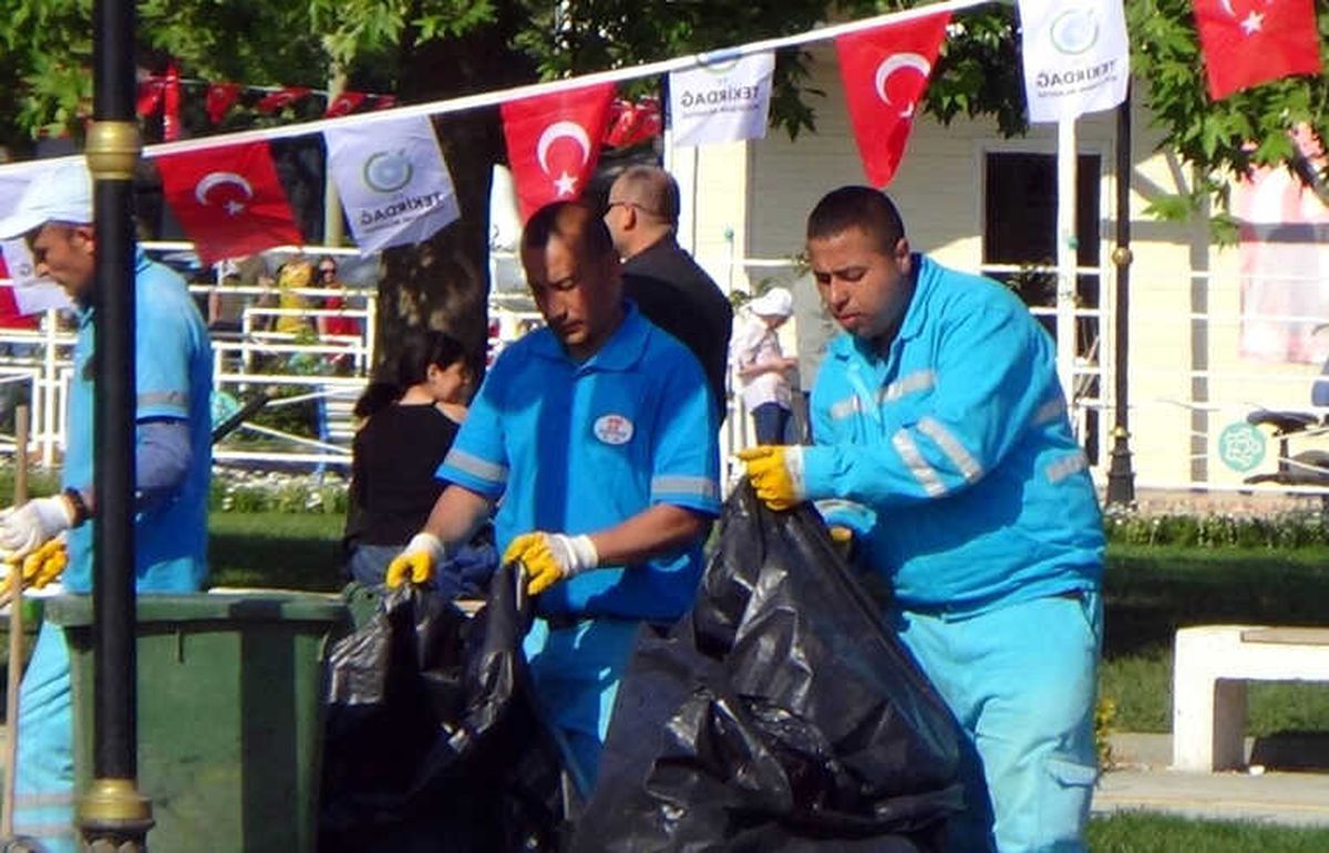 Onların Eğlencesi, Temizlik İşçilerin Çilesi Oldu