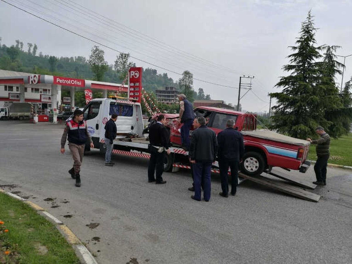 Ordu\'da Pikapla Minibüs Çarpıştı: 2 Yaralı