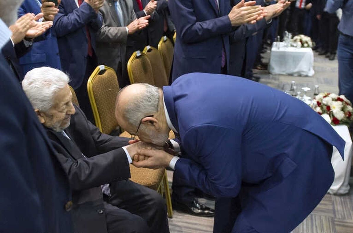 Sp\'nin Cumhurbaşkanı Adayı Karamollaoğlu