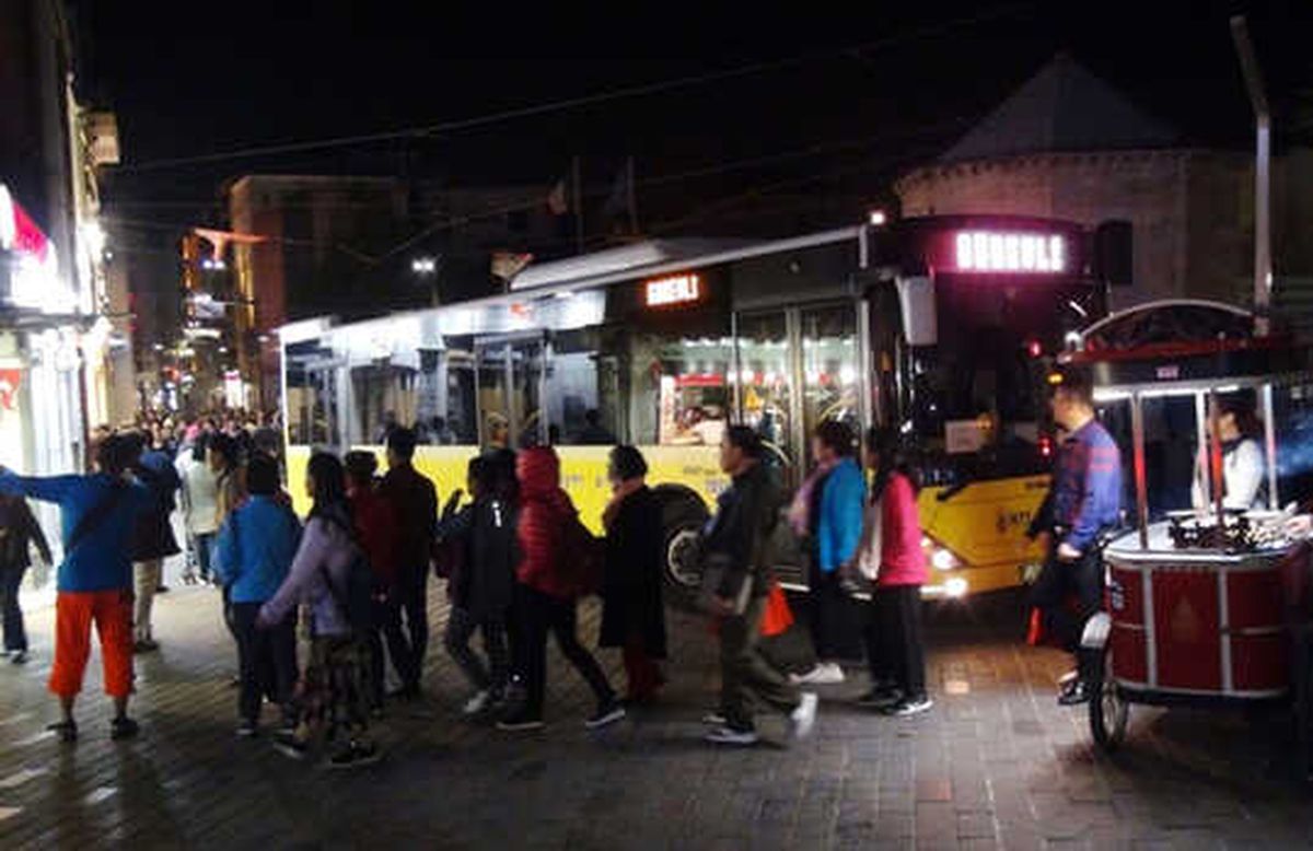 Taksim Araç ve Yaya Trafiğine Açıldı
