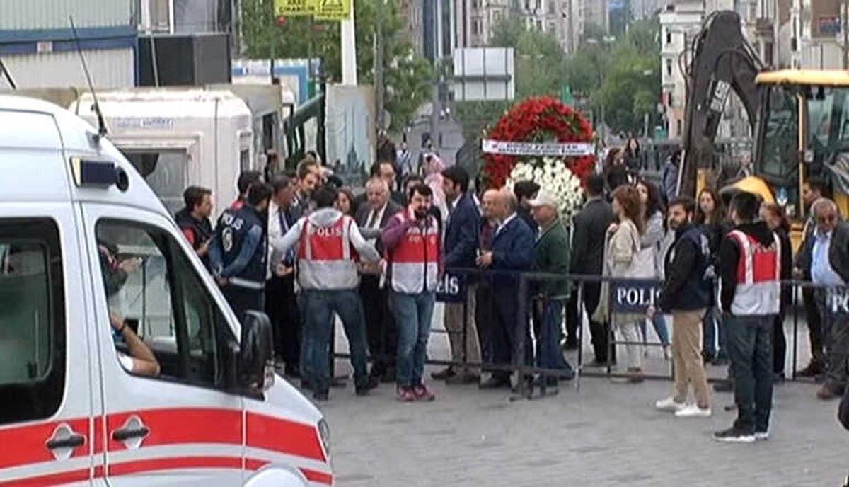 Taksim\'de Çelenk Gerginliği