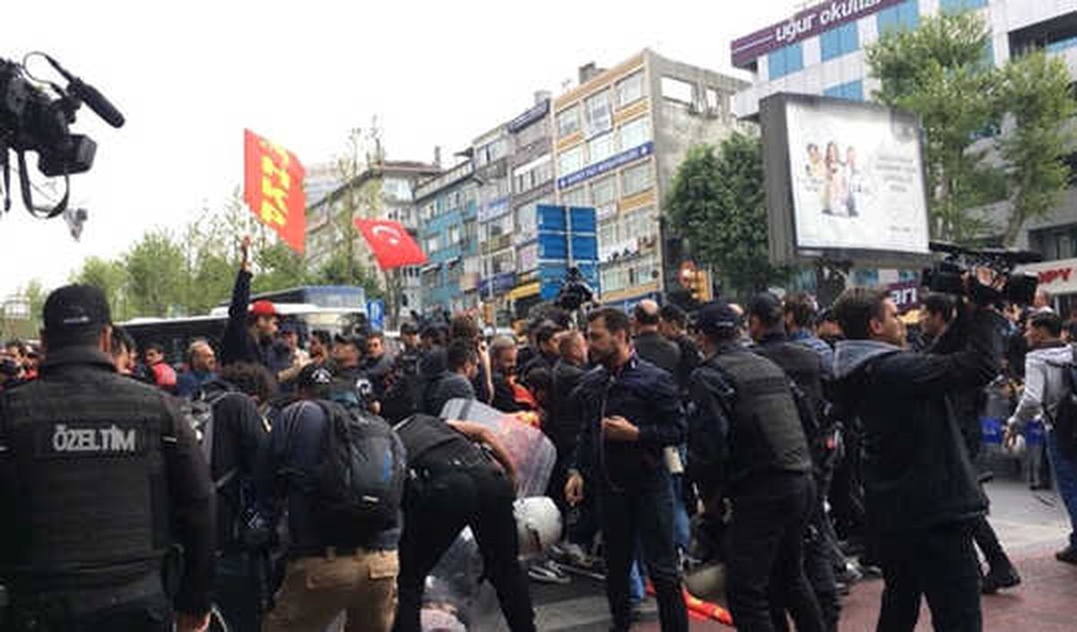 Taksime Çıkmak İsteyen Grup Gözaltına Alındı