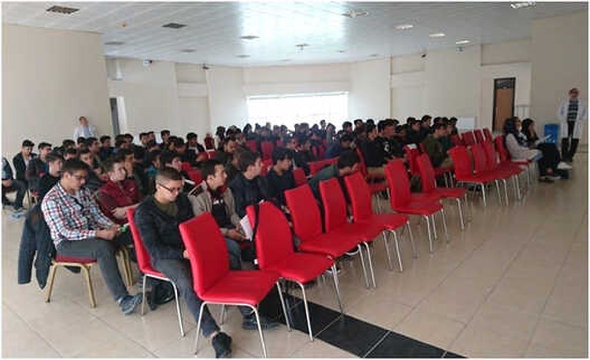 Uşak Üniversitesi Öğrencilerinden Hastalara Moral Ziyareti