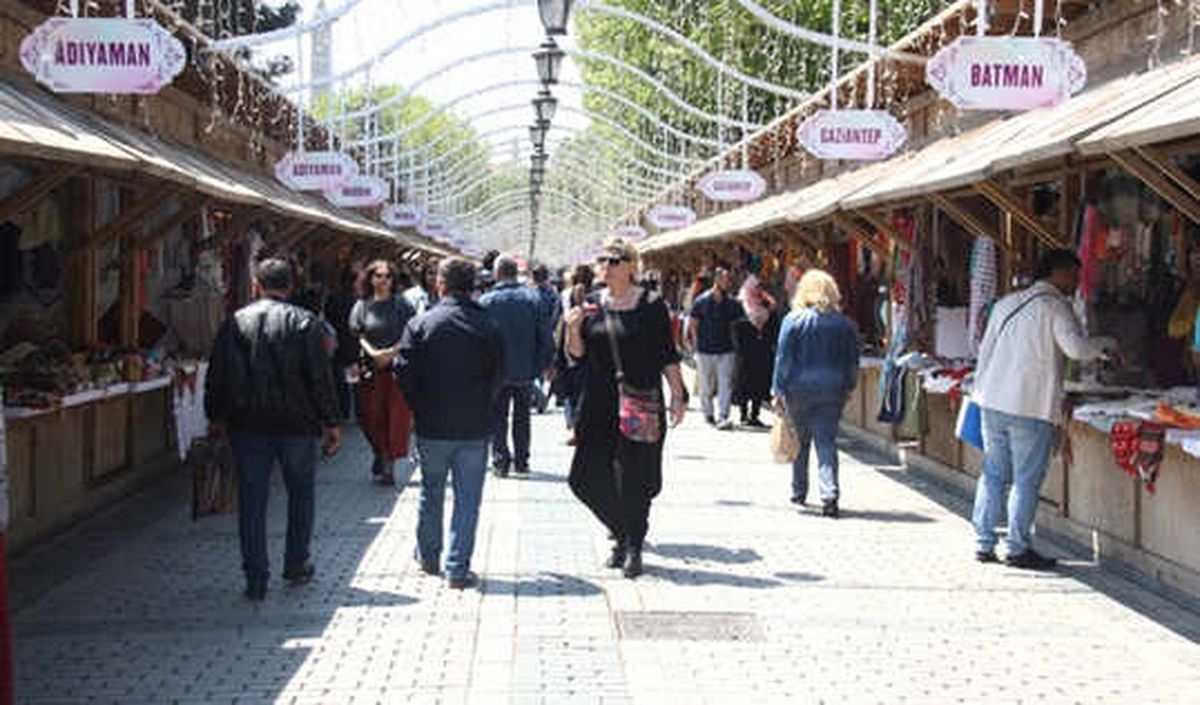 Vatandaşlar Sahil ve Parklara Akın Etti