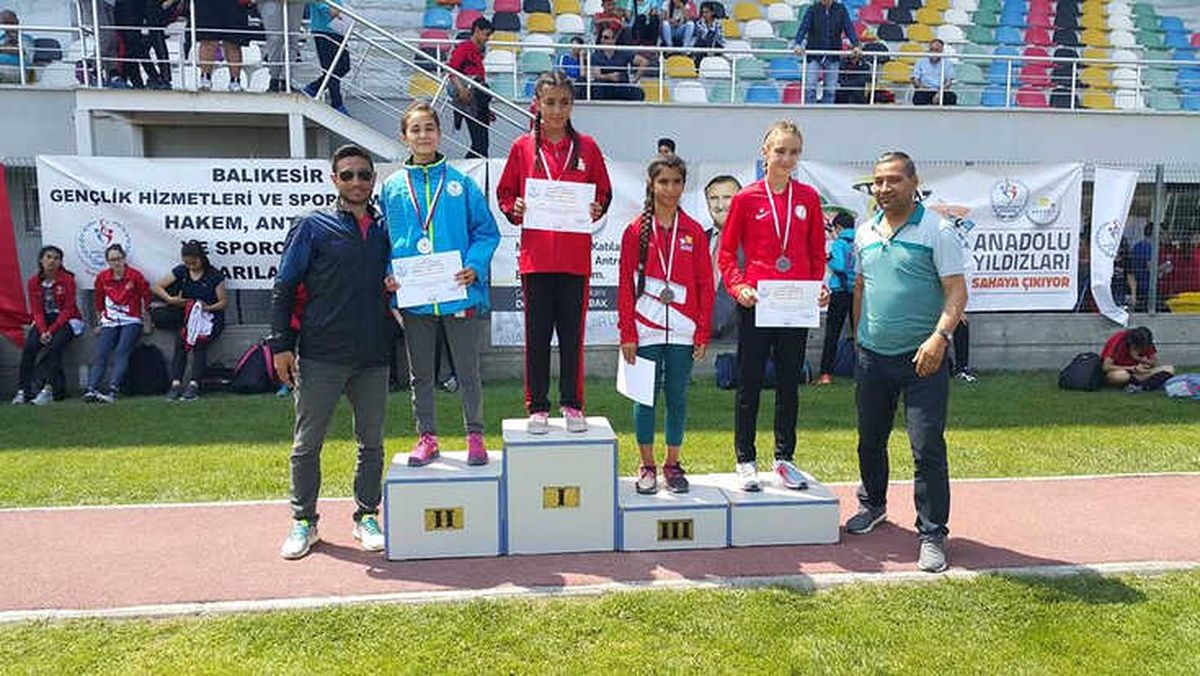 Yıldız Atletlerin Yarı Final Sevinci