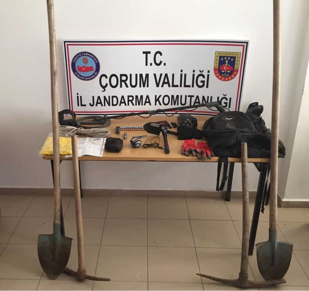 Alaca\'da Kaçak Kazı Yapan 3 Zanlı Yakalandı