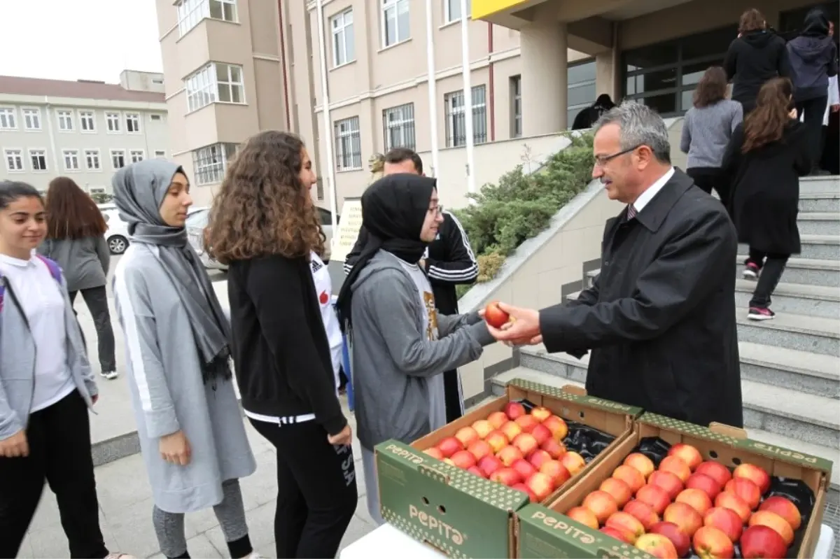 Başkan Köşker: "Spor Yapan Genç, Sağlıklı ve Başarılı Olur"