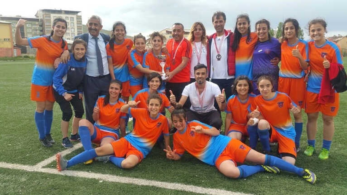 Belediye Genç Kızlar Kadın Futbol Takımı İlk 8\'de