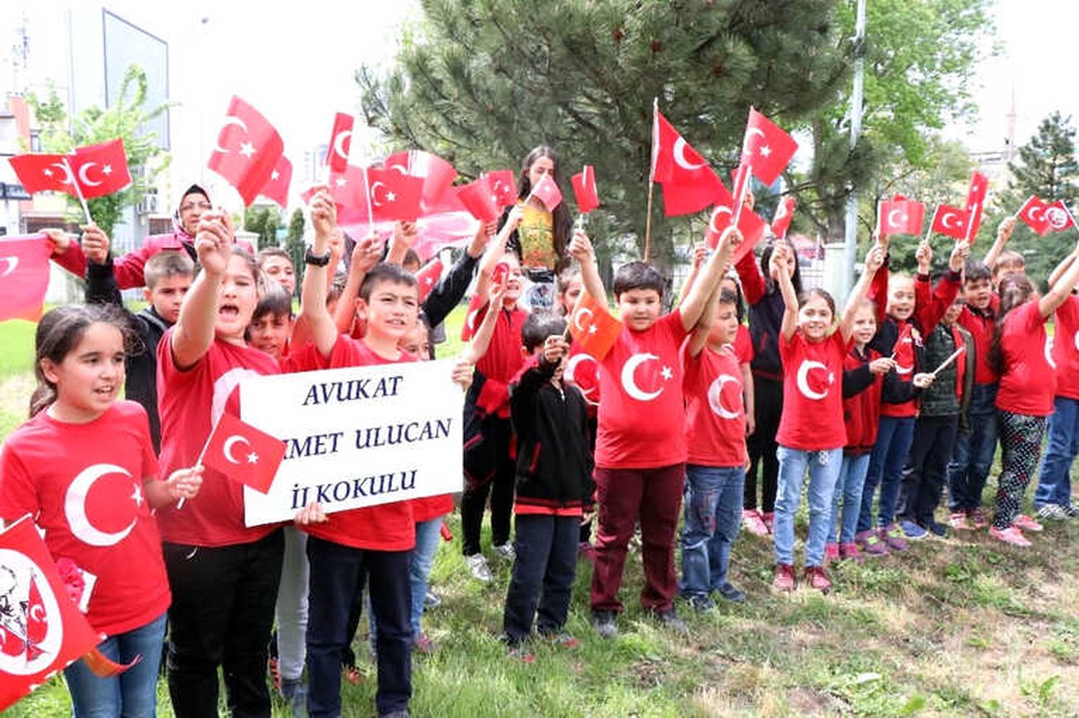Bu Vatan İçin Biz de Varız\' Dediler, Şehitliğe Fidan Diktiler