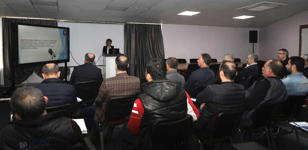 Büyükşehir Belediyesinden Petshop Sahiplerine Sertifikalı Eğitim