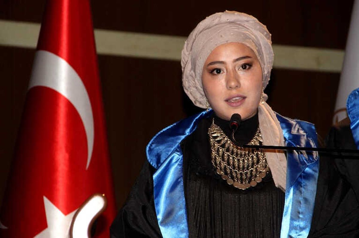 Donmak Üzereyken Bulunan Afganlı Kız, Üniversiteyi İkincilikle Bitirdi
