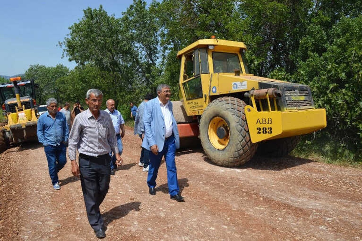 Döşemealtı\'na 4 Yılda 107 Kilometre Asfalt