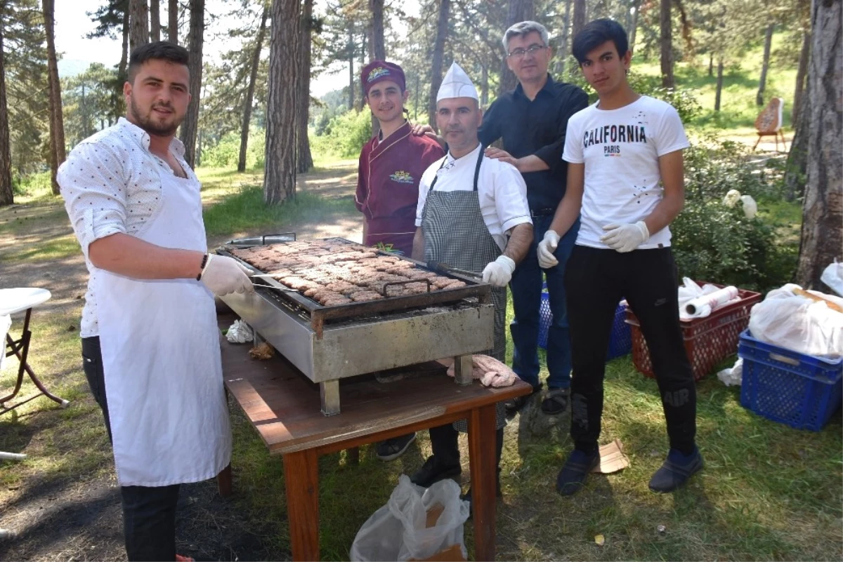 Dursunbey\'de Belediye Çalışanları Piknikte Bir Araya Geldi