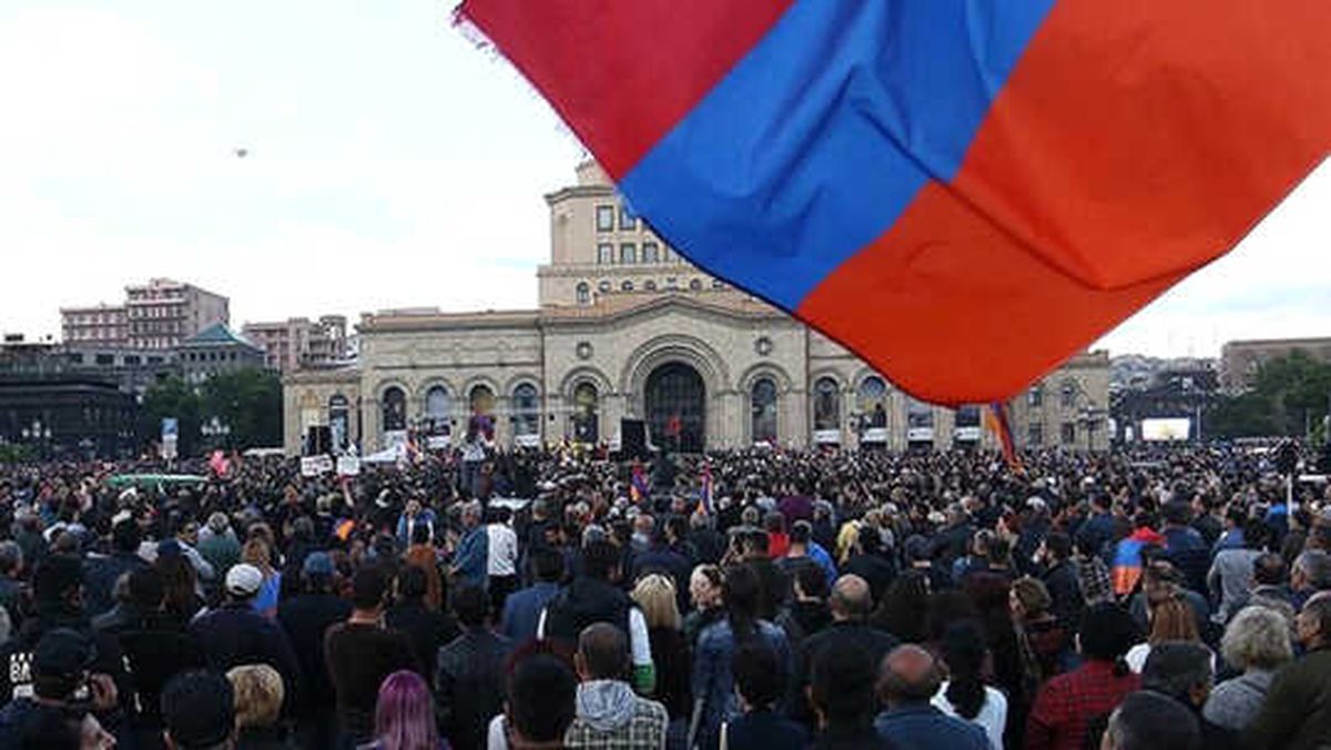 Ermenistan\'da Protestolar Duruyor