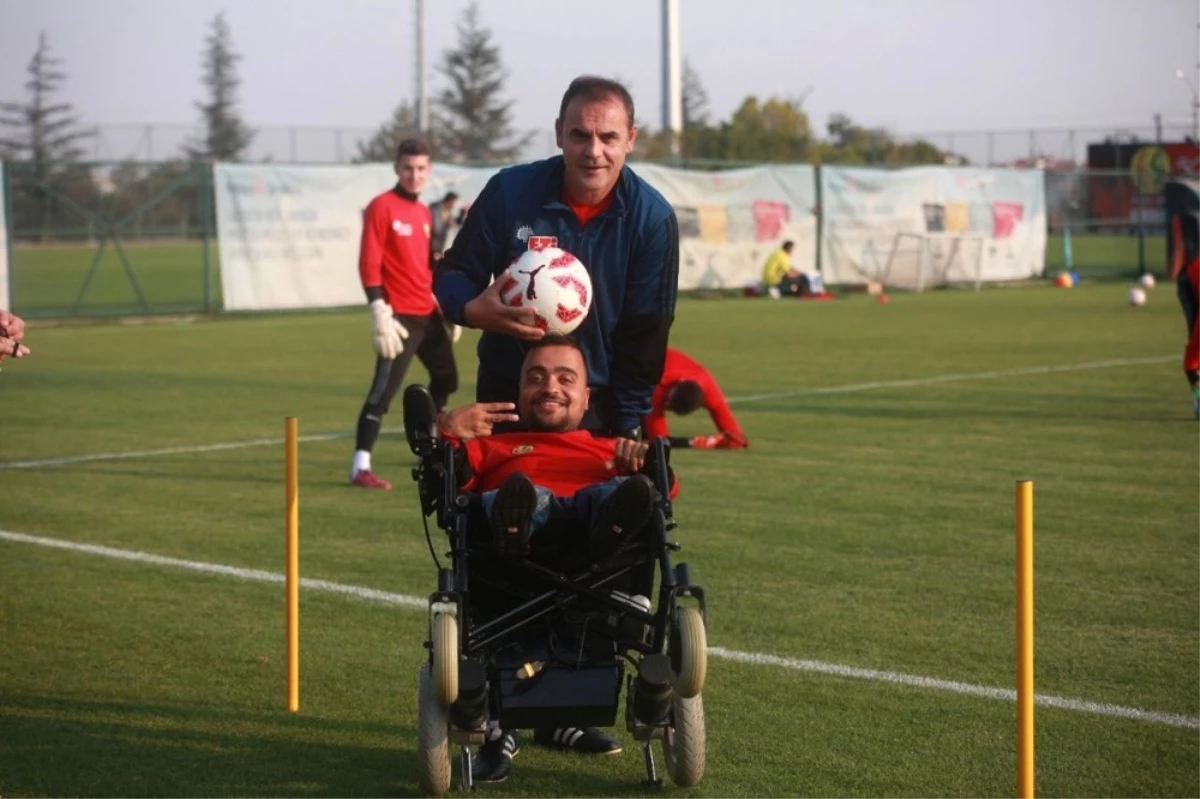 Eskişehirsporlu Küçük Dev Adam Sneijder\'i Eskişehir\'e Davet Etti