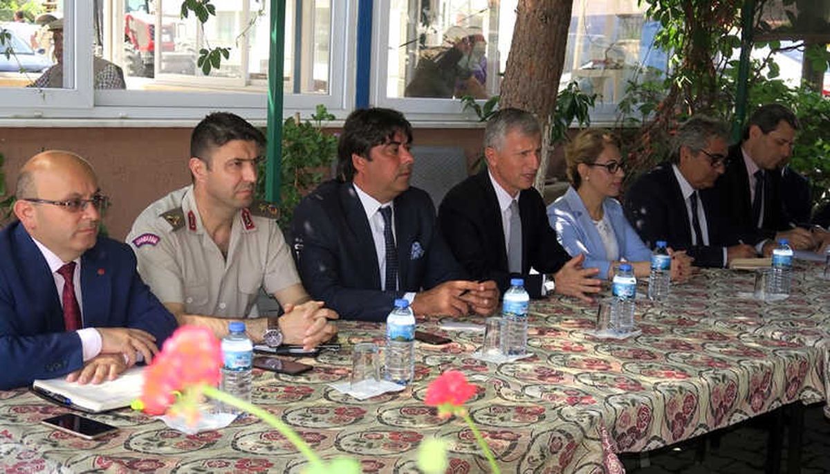 Foça Yeni Bağarası\'nda Halk Buluşması