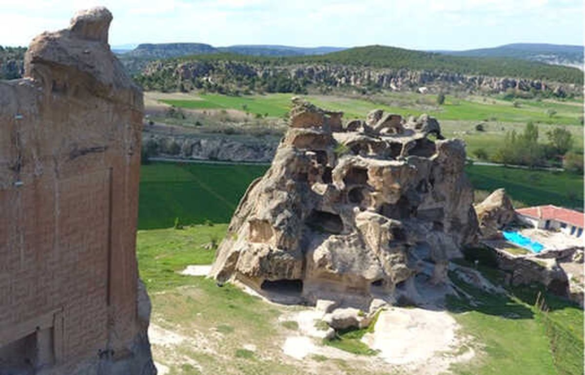 Frig Yolu\'nda Doğa ve Tarihle İç İçe Yolculuk