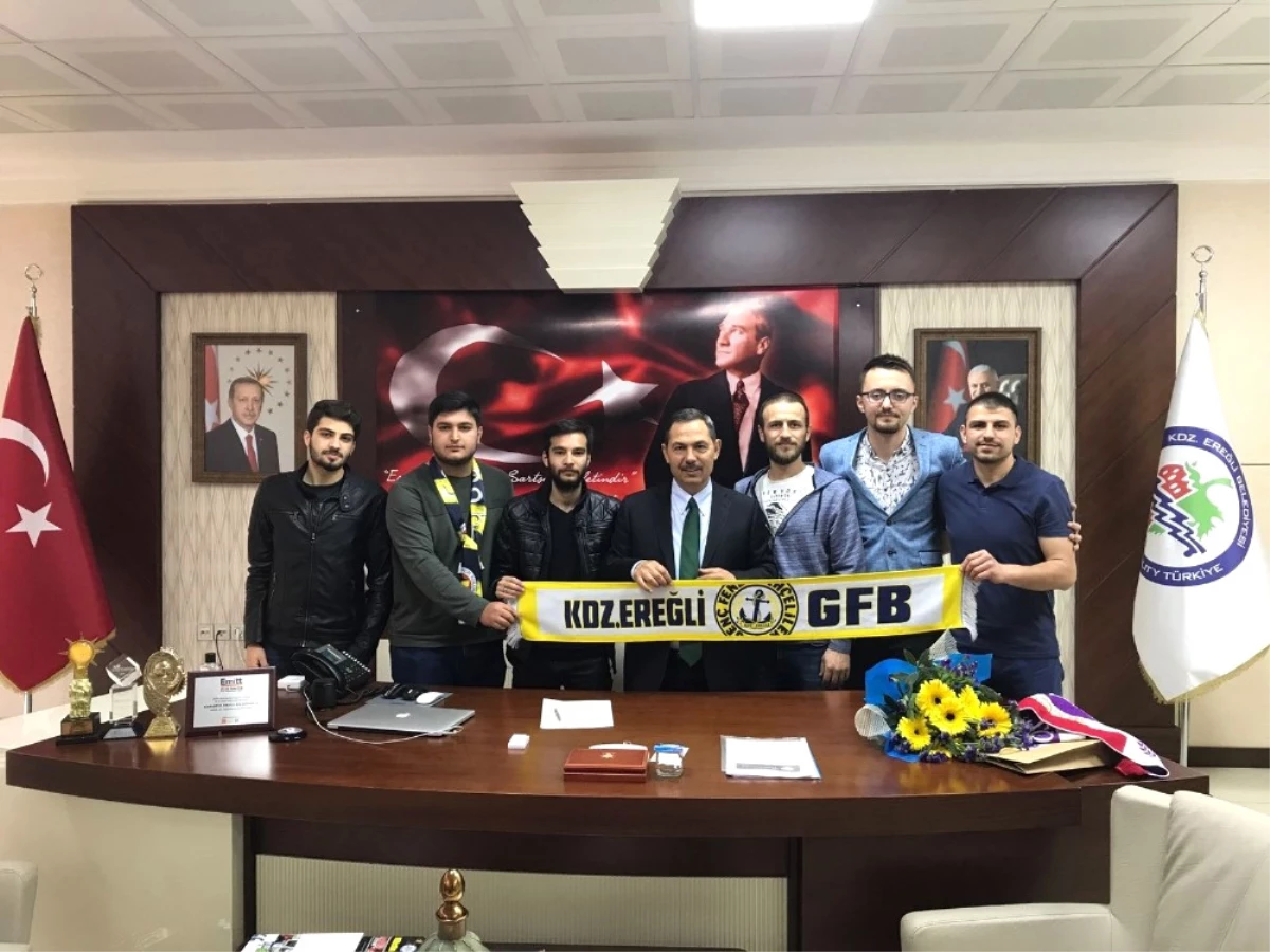 Genç Fenerbahçeliler Başkan Uysal\'ı Ziyaret Etti