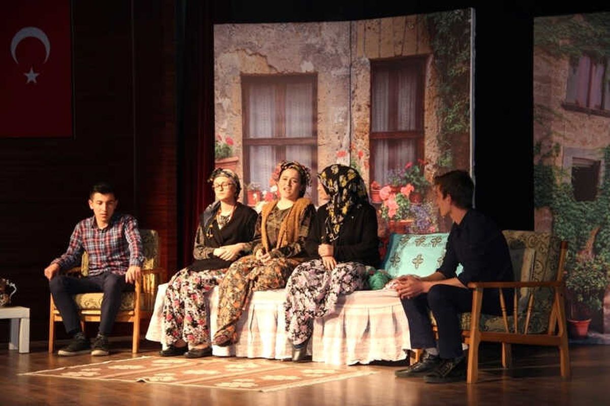 Genç Tiyatrocular Yarışıyor