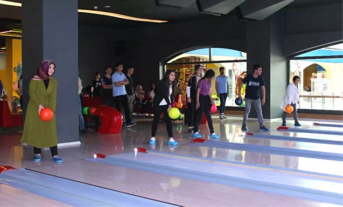 İşitme Engelliler Bowling Oynadı