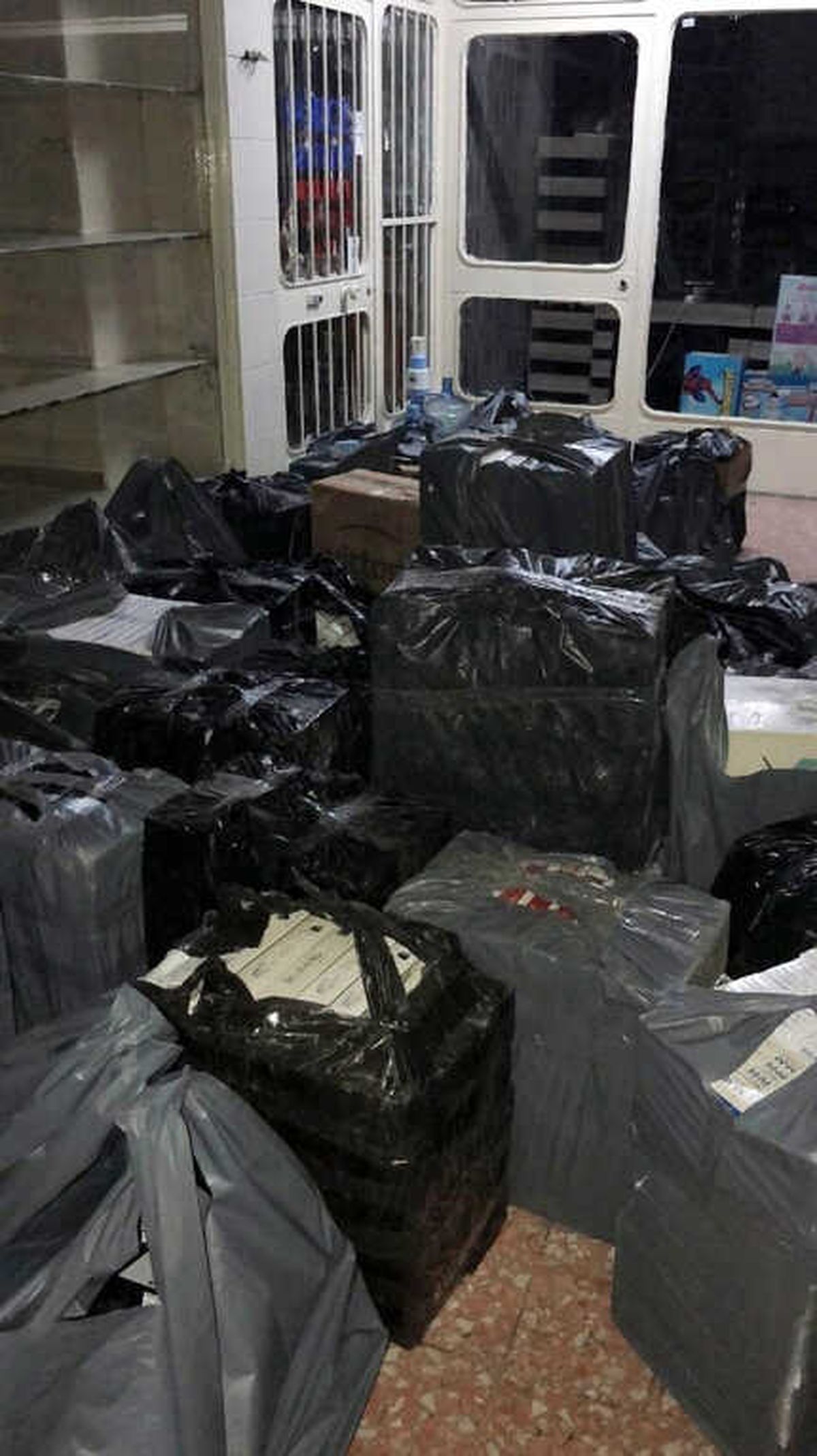 İstanbul\'da 69 Bin Paket Kaçak Sigara Ele Geçirildi