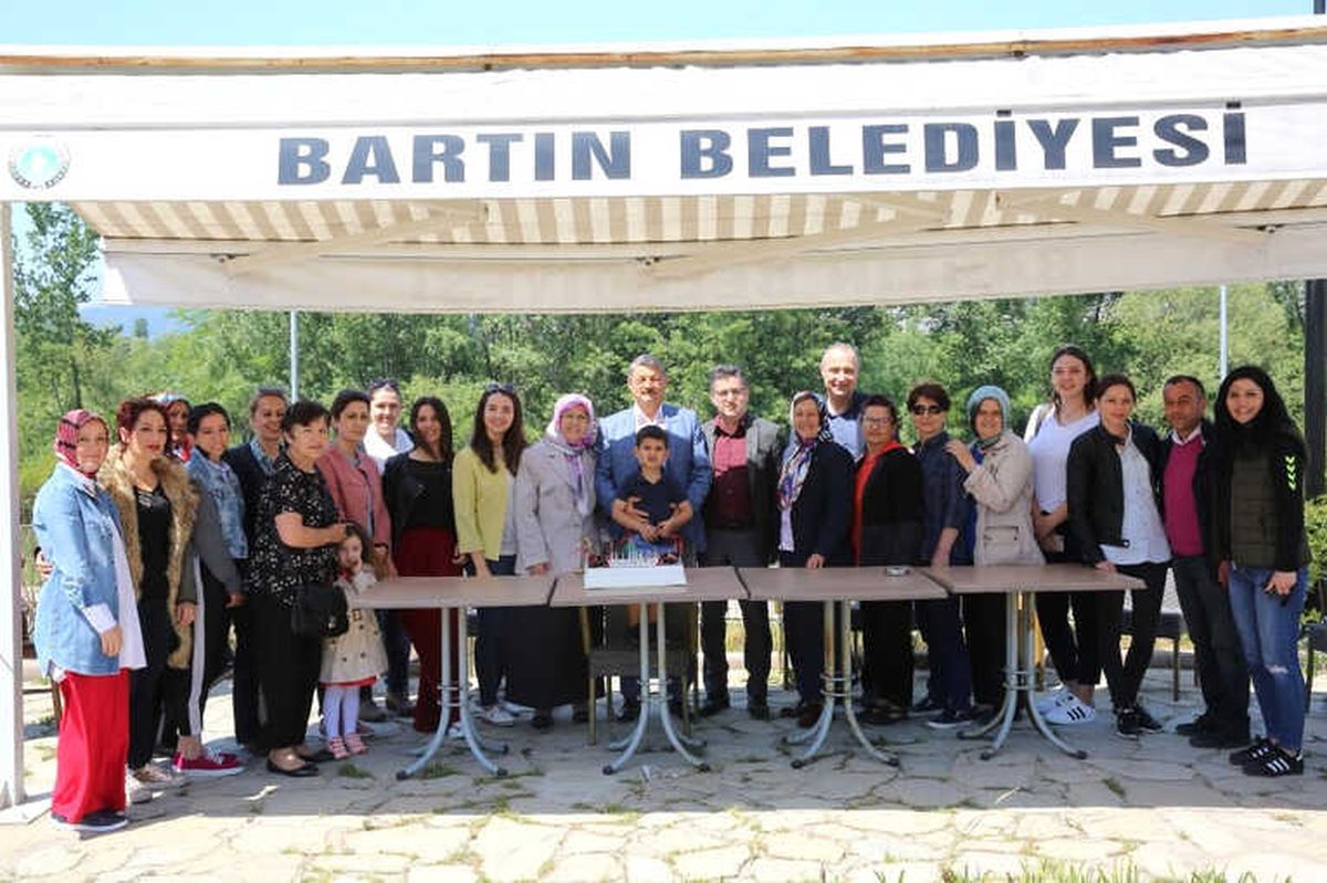 Kadın Kolları\'dan Cemal Akın\'a Doğum Günü Sürprizi
