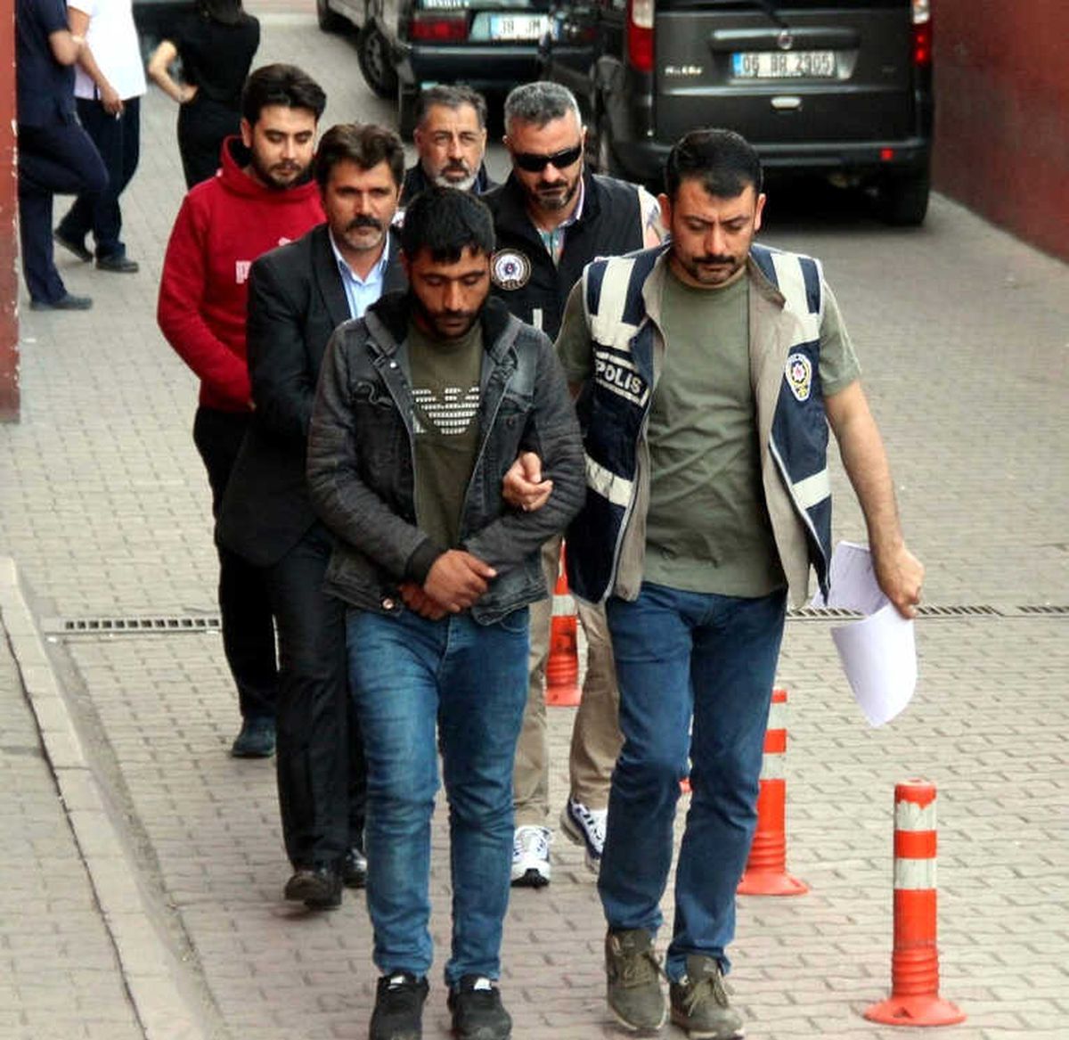 Kayseri\'de Bylock ve Silah Kaçakçılığı Zanlıları Adliyeye Sevk Edildi