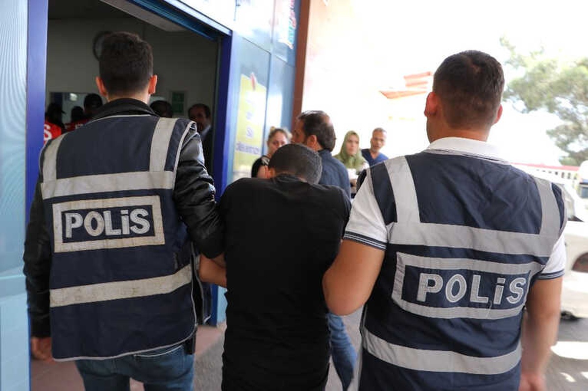 Otolardan Hırsızlık Yapan Şebeke Çökertildi