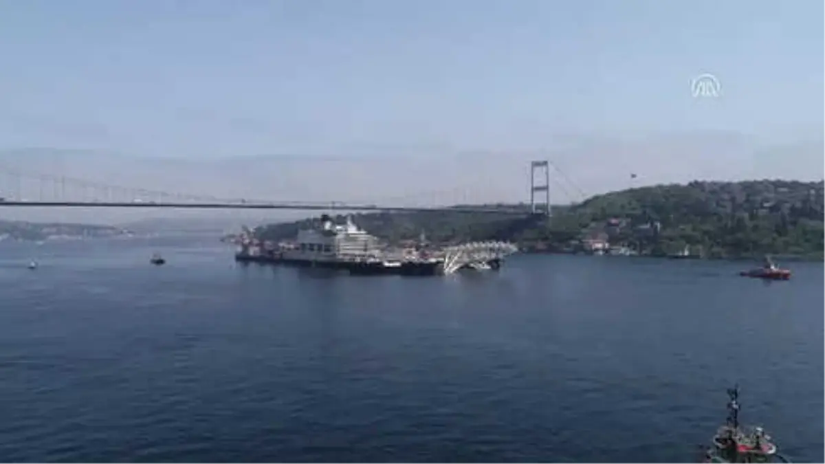 Pioneering Spirit, İstanbul Boğazı\'ndan Geçti